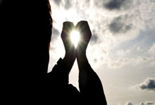 股票买卖怎么加杠杆:股票专业交易软件-金价再创历史新高：现货黄金站上3530美元 纽约期金突破3600美元